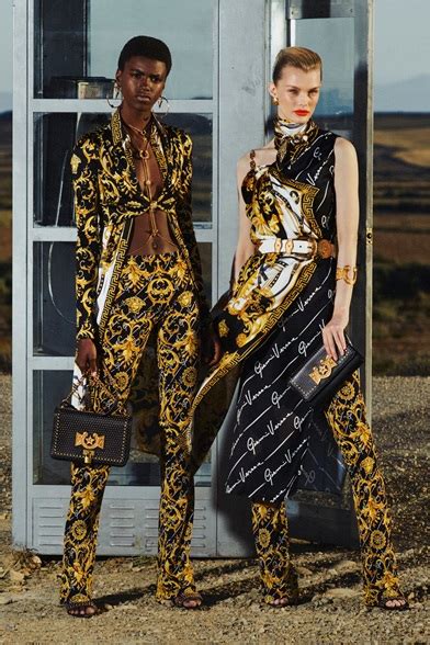 sfilate versace fashion job|versace corporate office.